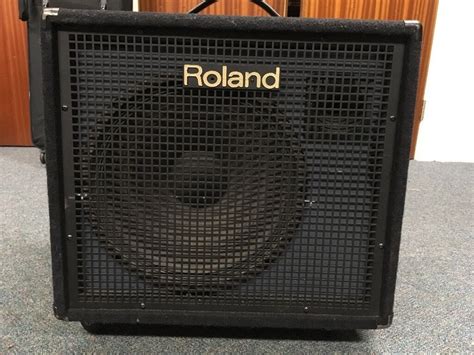 roland kc  keyboard amp kc  amplifier   good condition  wheels