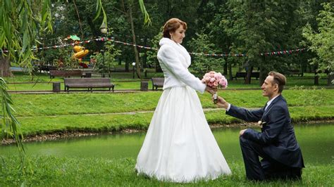 russian women are getting married 8 years later on average