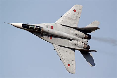 russias    dangerous   fighter jet crush  armor  national interest