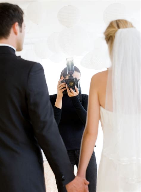 5 tricks to know before you pose for wedding photos glamour