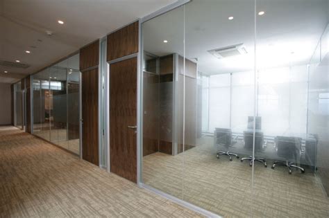 benefits of using glass partitions in offices interior designing