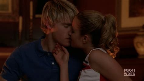 Never Been Kissed Glee S02e06 Coffee Tea Or Glee