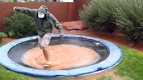 dumpertnl ingegraven trampoline tijdens hoogstaand grondwater