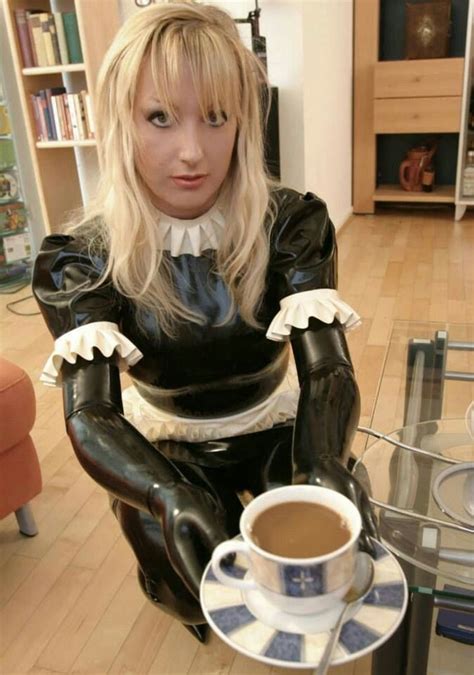 supersexy latex dame serviert den kaffee sissy maid training dame