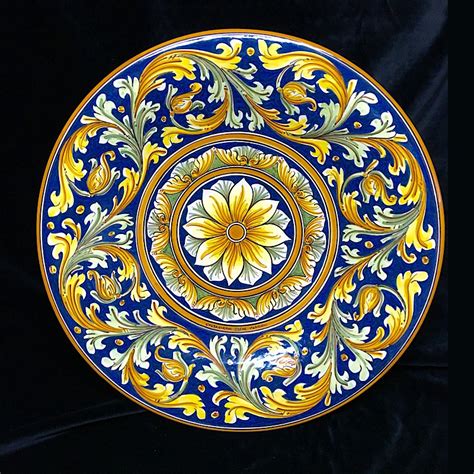 Lasciati conquistare dalla bellezza e dalla leggenda delle teste di moro siciliane in ceramica scelte da mohd. Piatto Decoro Ornato tipico in ceramica di Caltagirone.