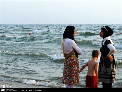 عکسهای شنای زنان لبنانی در سواحل مدیترانه