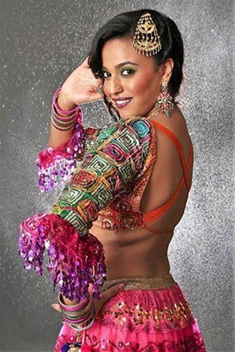 Check Out Swara Bhaskar As Erotic Singer In Anaarkali Of Arrah