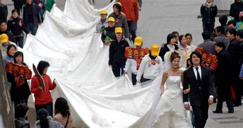 china wants to talk its people into marriage and out of divorce — quartz