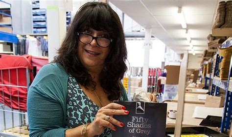 hands on author el james helps box up fifty shades of
