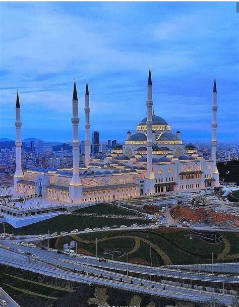 Pin On Worlds Biggest Mosque Istanbul Turkey