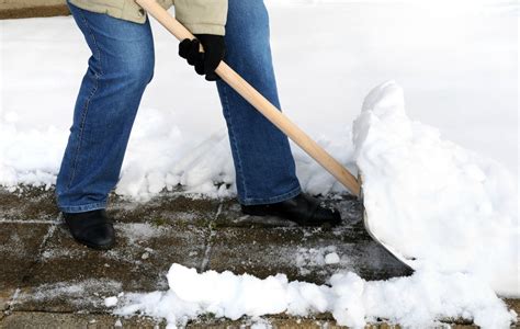 sidewalk hasnt  shoveled sqft