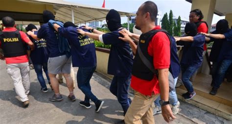 indonesia 10 men sentenced to 2 years in prison each for having gay sex us citizen recaptured