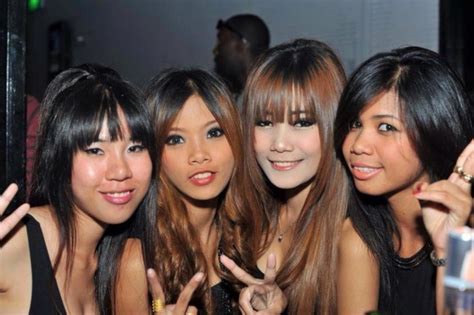 where to hook up with sexy girls in bangkok guys nightlife