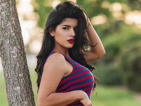 7 Hot Sexy Juanita Vargas Bikini Pics