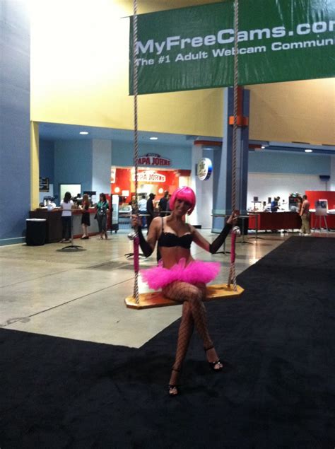 pictures from exxotica miami 7 veils social media