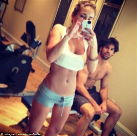 Denver Broncos Eric Decker Poses With Very Pregnant Wife
