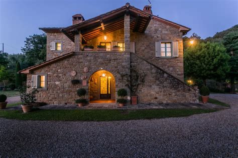 tuscany villas  italian town  country