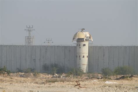wall   gaza strip  apartheid   answer   problem  delimitating