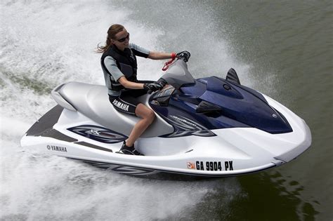 yamaha vx deluxe waverunner picture  boat review  top speed