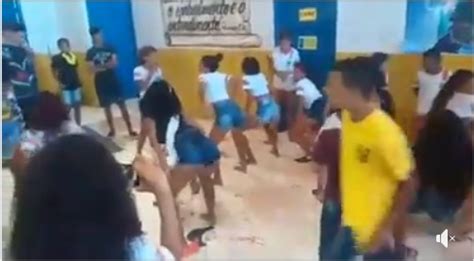 video de criancas  adolescentes dancando funk dentro de escola de timon causa  maior xabu