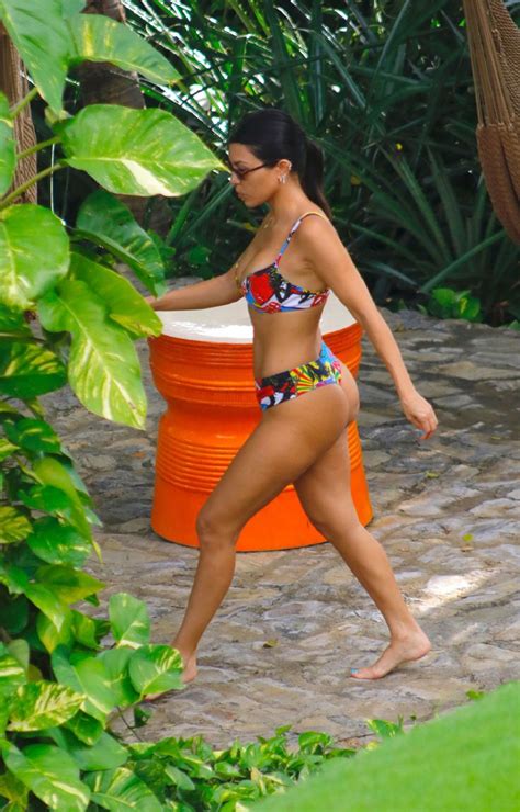 kourtney kardashian in bikini on vacation in costa rica 06
