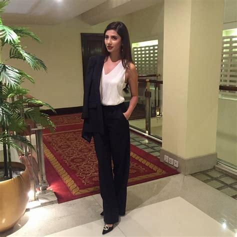 15 hot and spicy photo s of mahira khan raees movie actress reckon talk