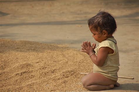 praying   child minute meditations  mary