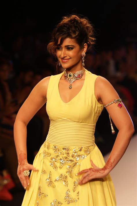 ileana d cruz showcasing her sexy curves on the ramp at iijw 2015 day 3 indian girls villa
