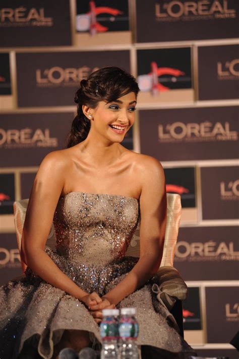 Actress Sonam Kapoor Stills L’oreal Paris Make Up Collection Launch