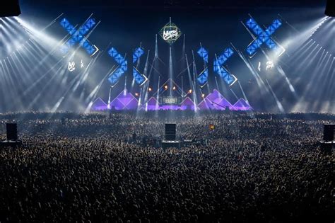 martin garrix drops new music at amsterdam music festival 2015