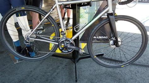 soc  mavic allroad pro carbon sl  sl  gravel wheels gravel cyclist