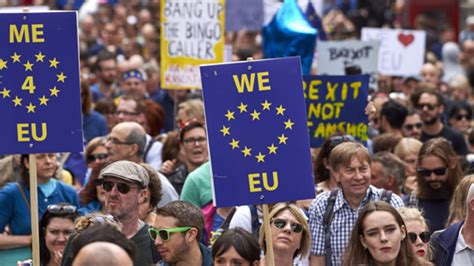 tausende briten protestieren gegen brexit