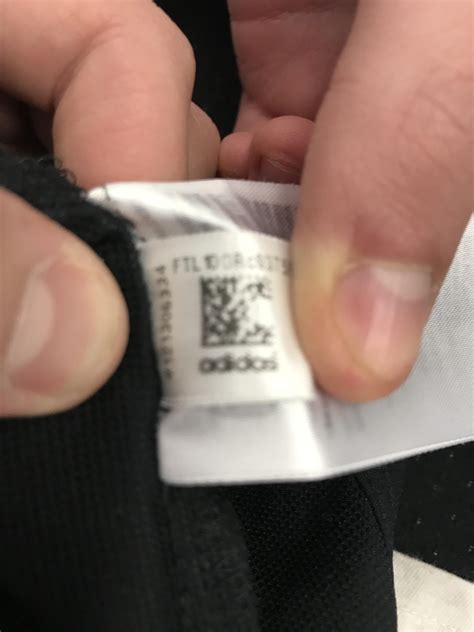 radioaktivitaet feindseligkeit kapillaren   scan adidas qr code mantel alphabet gegenstand