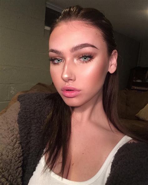 mollyomalia instagram fashion makeup blonde girl selfie brunette