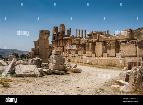iraq al amir castle  res stock photography  images alamy
