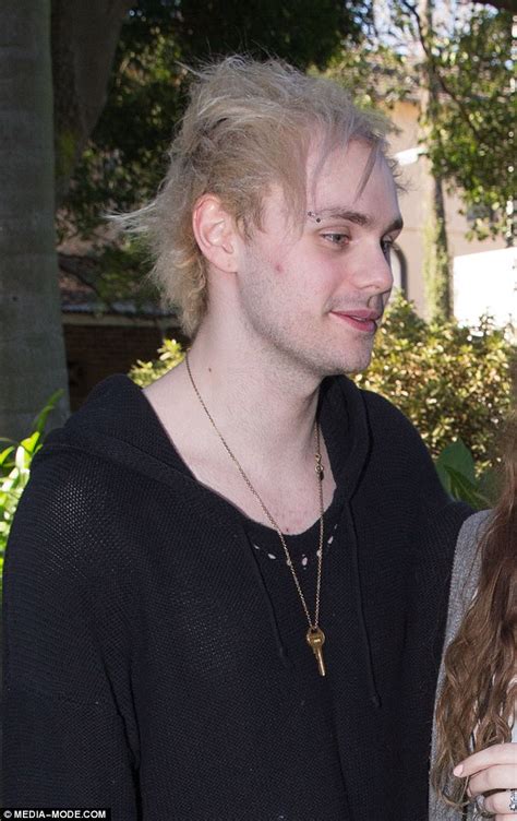 5 Seconds Of Summer Guitarist Michael Clifford Reveals Patchy Hair