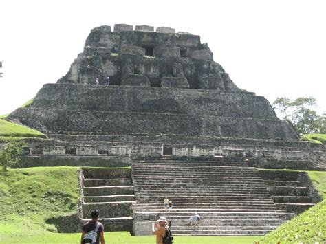 el castillo xunantunich belize belize mayan ruins monument valley