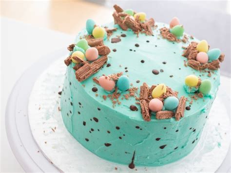 decorate  speckled chocolate easter egg cake
