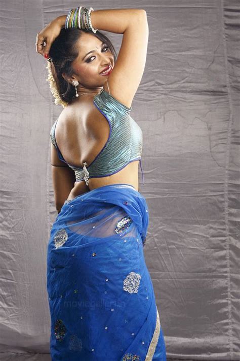 anushka shetty saree back stills high resolution pictures