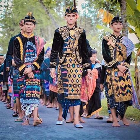 baju adat lombok tengah wisata budaya hari desa adat lombok authentic memorable skinner