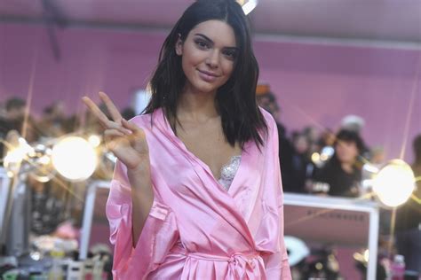 All Of Kendall Jenner S 2016 Victoria S Secret Fashion Show Moments