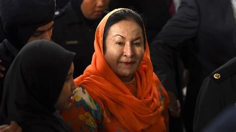 wife of malaysian ex pm najib charged with money laundering sbs news