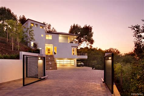 hillside modern house fine homebuilding
