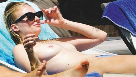 Celebrity Nudeflash Picture 2019 7 Original Sophie Turner Topless