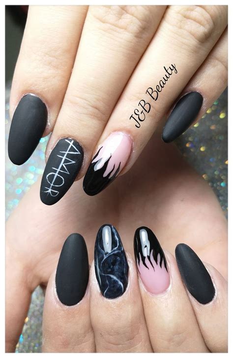 black amor nails