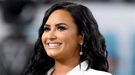 Demi Lovato Promotes Positive Body Image With The Help Of