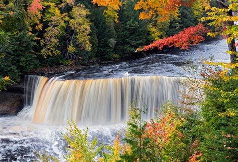 top 10 destinations to see fall foliage in the u s