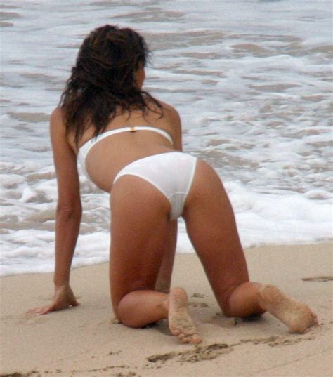 Elizabeth Hurley Naked 24 Photos The Fappening