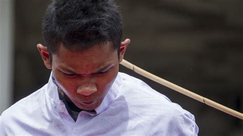men caught having gay sex face 100 lashes in indonesia