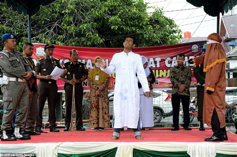indonesian man faints as he receives 100 lashes in public for having sex before marriage daily